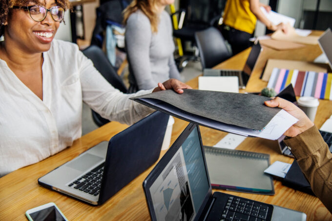Enseignants-Entrepreneurs: l'enseignant devrait-il se lancer dans l'entrepreneuriat?